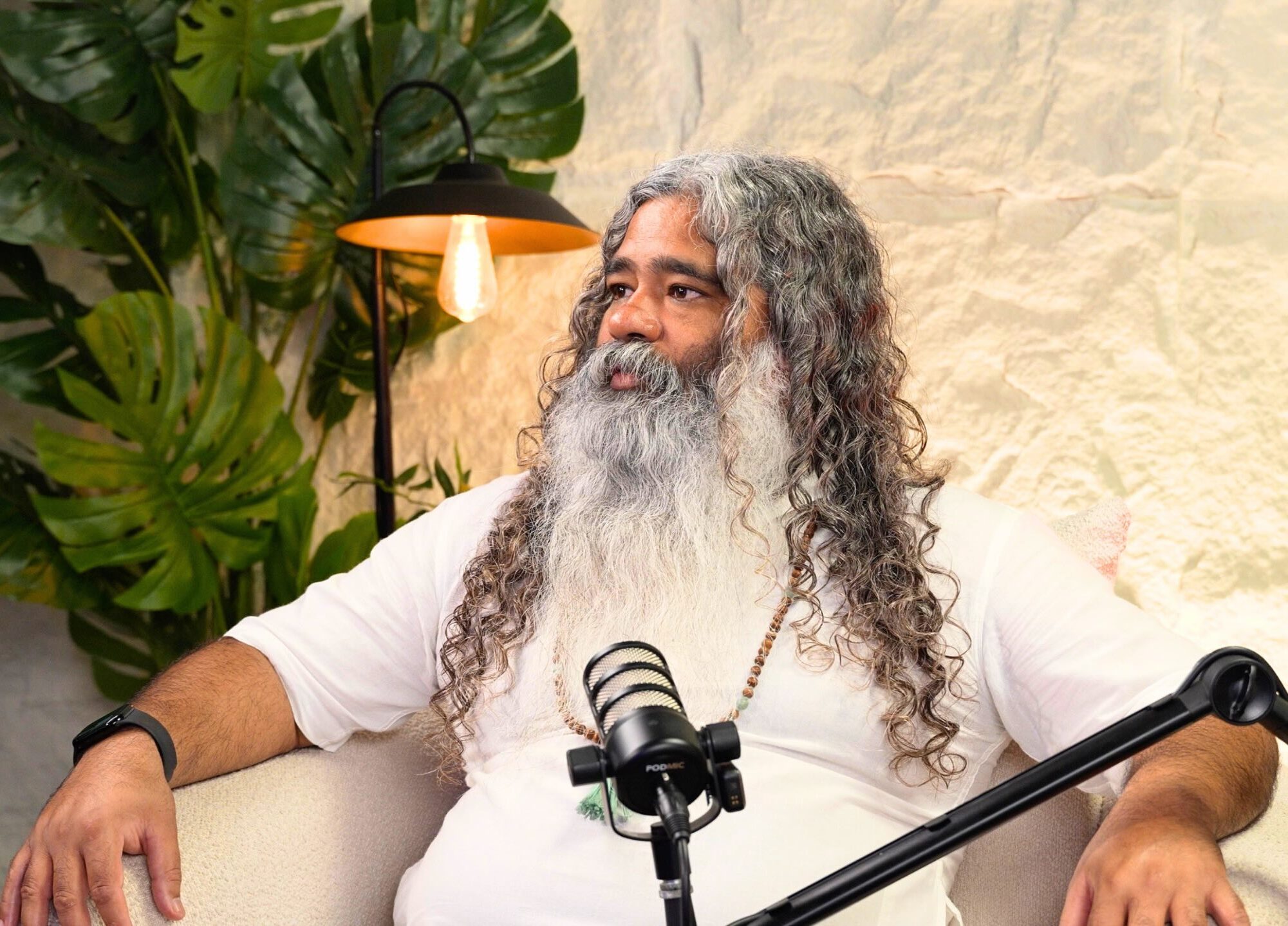 Maitreya speaking at satsang